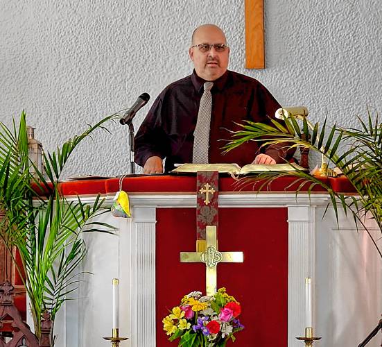 Keynote speaker Rev. David Purdy delivered the Bicentennial Address, entitled “Looking Back and Looking Forward,” as part of the bicentennial celebration at the Petersham Orthodox Congregational Church. 