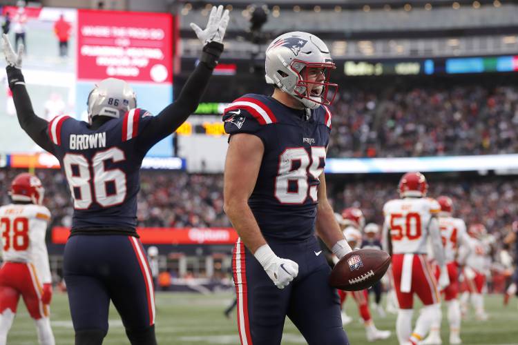 New England Patriots tight end Hunter Henry (85), right, celebrates his touchdown with tight end Pharaoh Brown (86) during the first half of an NFL football game against the Kansas City Chiefs, Sunday, Dec. 17, 2023, in Foxborough, Mass. (AP Photo/Michael Dwyer)